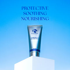 Aplicación con dispensador de iS CLINICAL Sheald Recovery Balm para hidratación constante.