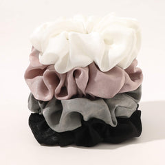Ivyu Scrunchie grande en azul marino aporta comodidad sin tirar del cabello.
