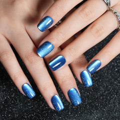 Conjunto de 32 uñas adhesivas para cambios rápidos, ideal para viajes.