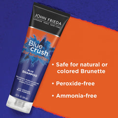 Textura cremosa del champú Blue Crush para uso diario suave.