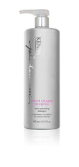 Kenra Platinum Color Charge Shampoo envase en baño protege y realza el color.