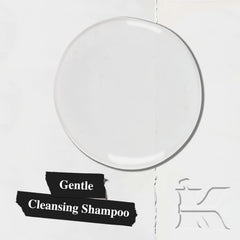 Espuma cremosa de Kiehl's Amino Acid Shampoo durante la aplicación.