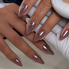 Uñas KQueenest cromadas marron almendra, acabado duradero para uso diario.