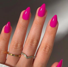 Uñas KQueenest pegadas corto almendra, rosa natural, acabado elegante para cualquier ocasión.