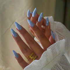 Uñas KQueenest prensadas cromadas Aurora azul con acabado metálico deslumbrante.