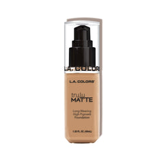 L.A. COLORS Truly Matte Foundation en envase, acabado mate suave para uso diario.