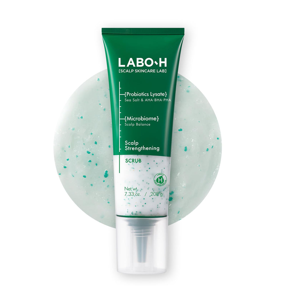 LABO-H exfoliante capilar: vertido desde la botella para aplicar y preparar el cuero cabelludo.