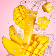 LANEIGE Lip Glowy Balm Mango: muestra de color ligera para combinar con maquillaje.