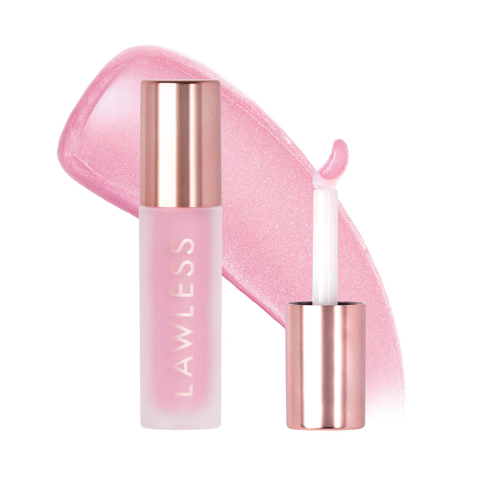 Lawless Brillo labial voluminizante Fresa Pastel, primer plano del envase para labios hidratados.