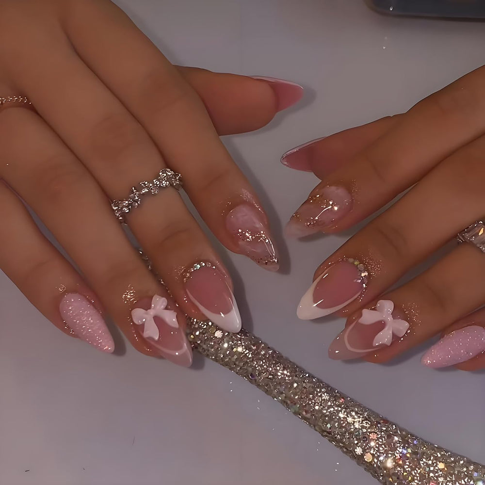 Uñas LPOODDNU con punta francesa y diamantes, ideales para ocasiones.