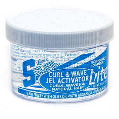 Luster's Scurl Lite Jel Activator en gel define rizos con brillo y manejo suave.