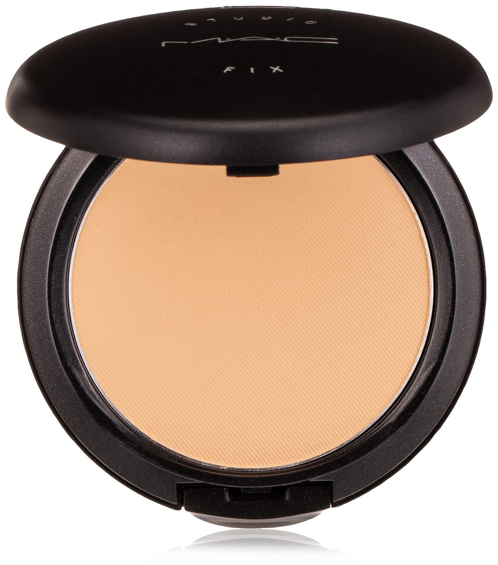 MAC Studio Fix Polvo compacto mate para un acabado suave y uniforme.