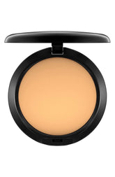 MAC Studio Fix Powder Plus Foundation NC43, compacto con espejo para retoques rápidos.