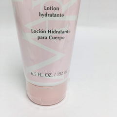 Mary Kay Loción Hidratante: aplicación suave en piel para confort diario.