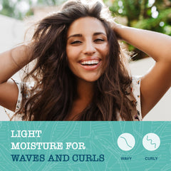 Aplicación en el cabello mojado con Maui Moisture Lightweight Curls para definición ligera.