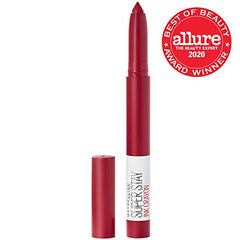 Crayon labial con afilador incorporado para retoques precisos en movimiento.
