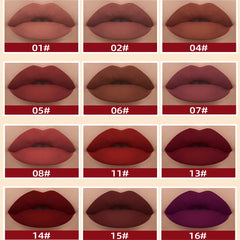 Melemando barra labial matte con textura cremosa, aplicación suave y uniforme