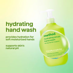 Textura sérum de Method al aplicar en la mano, sensación sedosa.