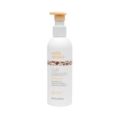milk_shake Curl Passion Definidor Gel envase para rizos ligeros y definición natural.