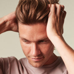 MITCH Clean Cut crema, control medio para peinados con movimiento.