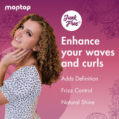 Aplicación en secciones del cabello para rizos definidos sin peso con MopTop.