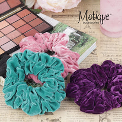 Motique Accessories scrunchie velour negro grande, uso diario con coleta cómoda.