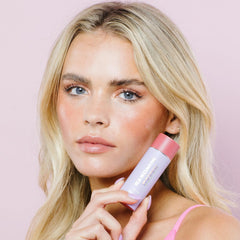 Naked Sundays Glow Balm Dusty Rose para labios y ojos con color suave y hidratación.