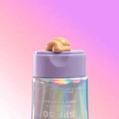 Naked Sundays SPF50 resplandor dorado para piel radiante.