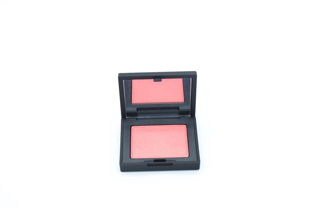 NARS Blush Orgasm X tono de viaje, compacto para retoques rápidos.
