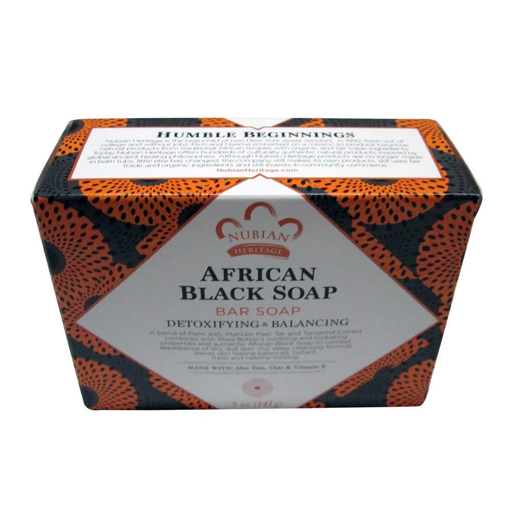 Jabón Negro Africano de Nubian Heritage, barra de 5 onzas, aroma especiado para piel equilibrada.