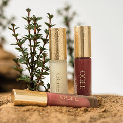 Muestra de color rosado de Ogee Brillo Labial para visualización.