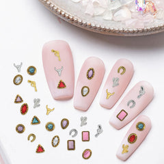 Ohmique dijes uñas, figuras vaqueras, realzan detalles con encanto.