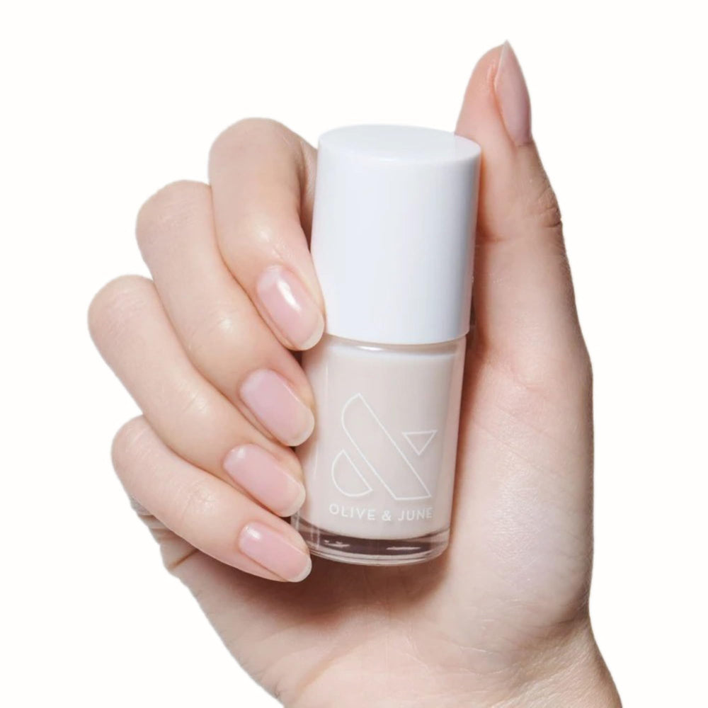 Olive & June Esmalte duradero con acabado gel para uñas lisas y brillantes.
