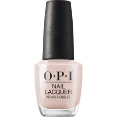 OPI Throw Me A Kiss, botella frontal, tono beige suave con acabado brillante.