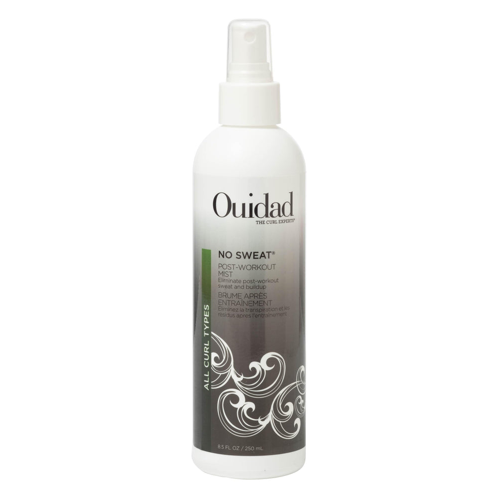 Ouidad bruma post-entrenamiento: botella visible y refrescante para rizos.