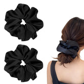 Scrunchies jumbo satinados de PIDOUDOU en negro para un agarre suave y duradero.
