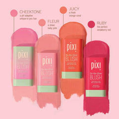 Aplicación en labios con Pixi On-the-Glow Blush Ruby para color sutil.