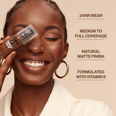 REVLON ColorStay acabado mate: textura suave que controla el brillo.