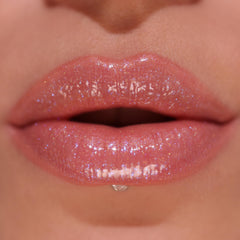 Revolution Pout Bomb Shimmer Lip Gloss Chocolate Sparkle para un look diario glamuroso