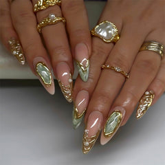 Uñas postizas RUOKEXIN en forma almendra con brillo dorado para un look elegante.