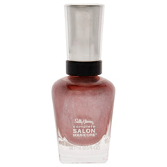 Esmalte Sally Hansen Raisin The Bar en botella, color duradero para looks elegantes.