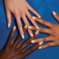 Efecto craquelado transformador en dos tonos de Sally Hansen Insta-Dri Stranger Things