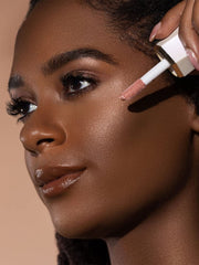 SHEGLAM Glow Bloom brillo perlado para aplicación y realce de pómulos.