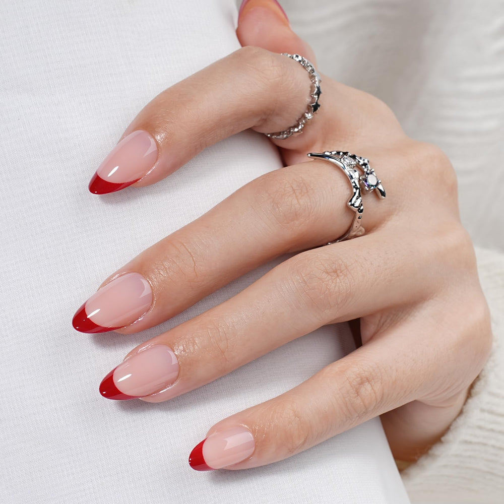 Kit Sifvoo 32 uñas frances en almendra corta para look de salón en casa.