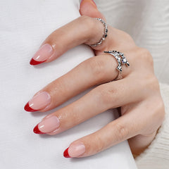 Kit Sifvoo 32 uñas frances en almendra corta para look de salón en casa.