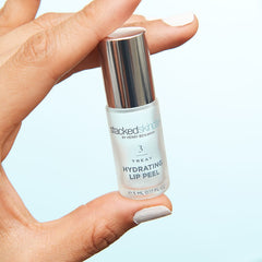 StackedSkincare exfoliante labial sin enjuague en acción, cuidado suave sin frotar.