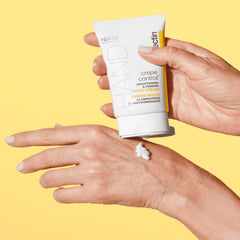 StriVectin Crepe Control, enfoque en crepé de manos para mayor suavidad.