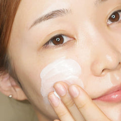 THANKYOU FARMER Sun Project Light Sun Essence, aplicador gotero para dosificar fácilmente.