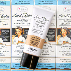 theBalm Anne T. Dotes Tinted Moisturizer acabado satinado: aspecto pulido durante el día.