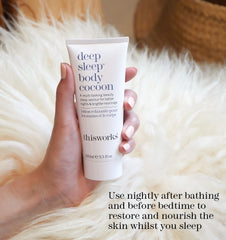 THISWORKS Cuidado corporal Sueño Profundo favorece una rutina nocturna relajante.